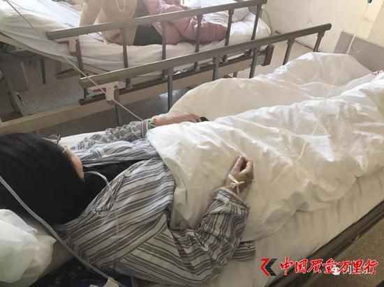 正在右安门医院综合内科接受治疗的孙女士/记者现场拍摄
