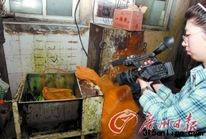 盛禄公司的部分生产器具污秽不堪。新华社发