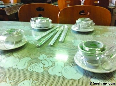 一元一套的消毒餐具(资料图)