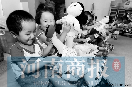 郑州幼儿园“真人”版性教育引争议被指尺度大