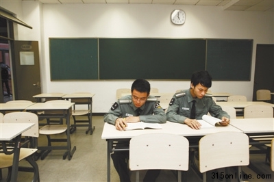 北大清华保安“比赛”学习社会青年慕名而来(图)