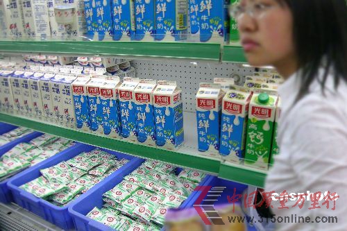 光明乳业部分产品混入碱水。资料图