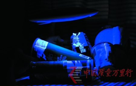 7种实验对象的荧光性物质含量都有不同程度超标本组图片由记者 吴珊 摄 7种实验对象的荧光性物质含量都有不同程度超标本组图片由记者 吴珊 摄