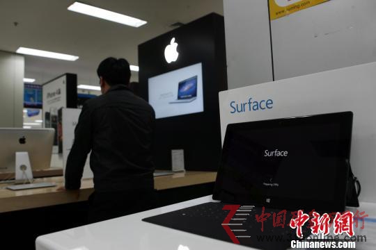 微软平板电脑叫板苹果首发前夕引消费者围观