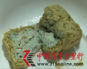 粪水臭豆腐。 粪水臭豆腐。